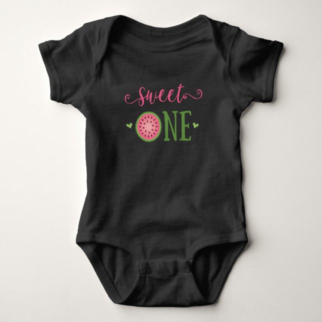 Camiseta de roupa de aniversário de 1 ano Sweet On (Frente)