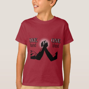 Camiseta de sangue com uma mão