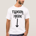 Camiseta De Twerk t-shirt aqui<br><div class="desc">De Twerk t-shirt branco aqui com gráfico preto.</div>