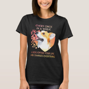 Camiseta De vez em quando um cachorro entra Pembroke Welsh