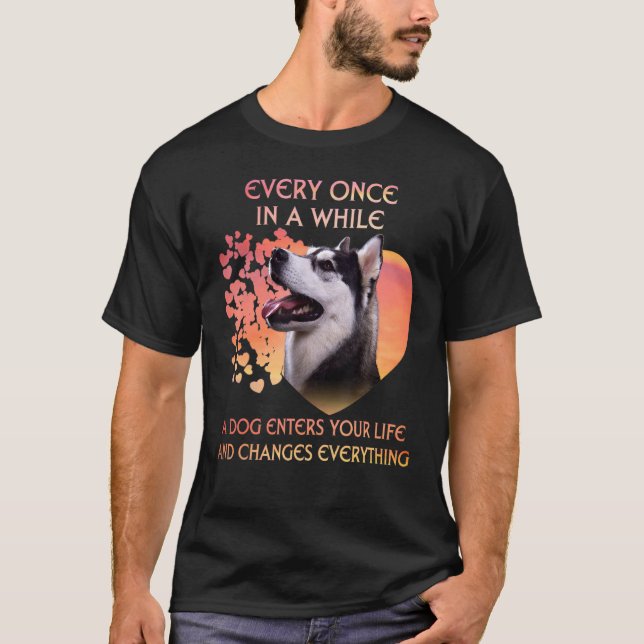 Camiseta De Vez Em Quando Um Husky Siberiano Entra Em Você (Frente)