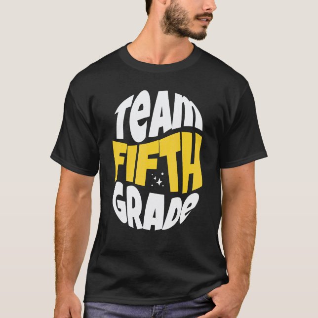 Camiseta De Volta à Escola Professor da Equipe do 5º Ano Qu (Frente)