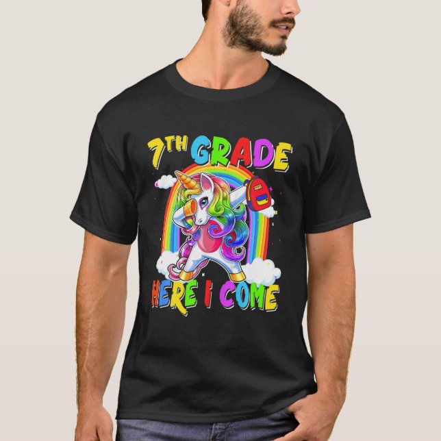 Camiseta De Volta À Faculdade Unicórnio Dabbing 7 Graves Se (Frente)