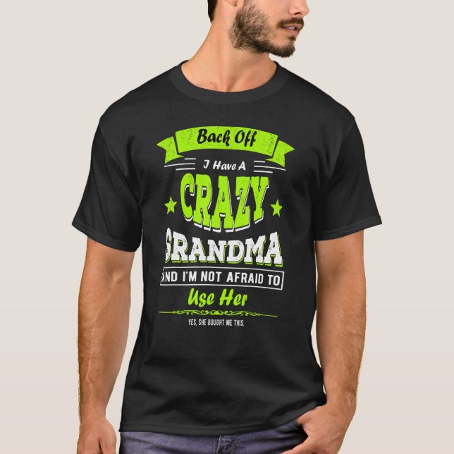 Camiseta De Volta Tenho Uma Família Louca De Ideias Da Vovó (Frente)