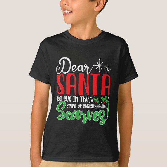 Camiseta Dear Santa Believe In Srit Of Xmas And Ves! Christ (Frente)