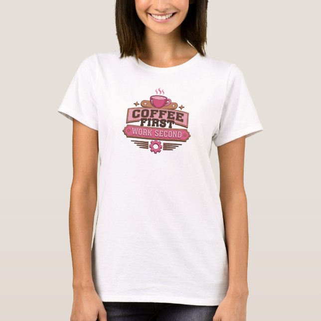 Camiseta Declaração COFFEE PRIMEIRO TRABALHO SEGUNDO Design (Frente)