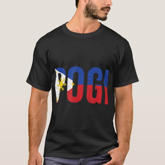 Camiseta Declaração de Hilarious Pogi na Design de Bandeira (Frente)