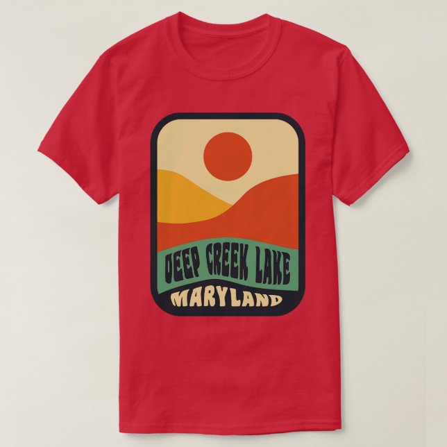 Camiseta Deep Creek Lake Maryland Retro Sunset Crachá (Frente do Design)