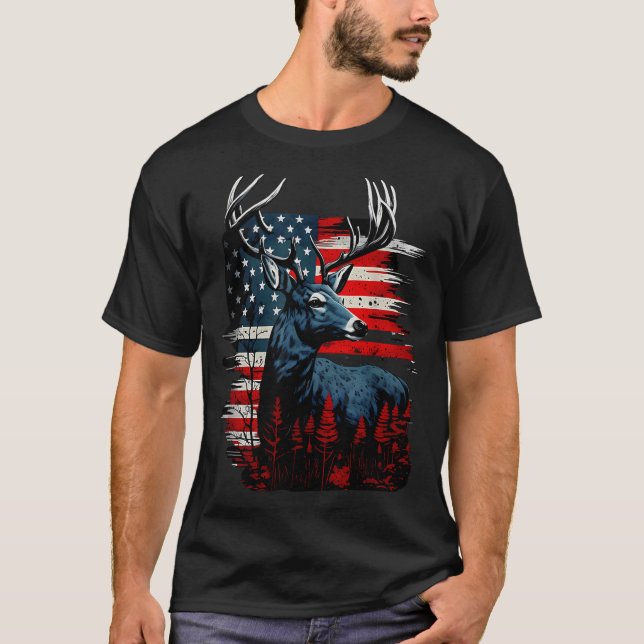Camiseta Deer Hunting American Flag Whitetail Buck Antlers  (Frente)