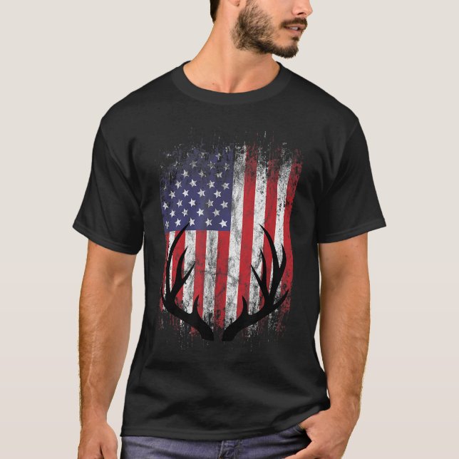 Camiseta Deer Hunting American Flag Whitetail Buck Antlers (Frente)