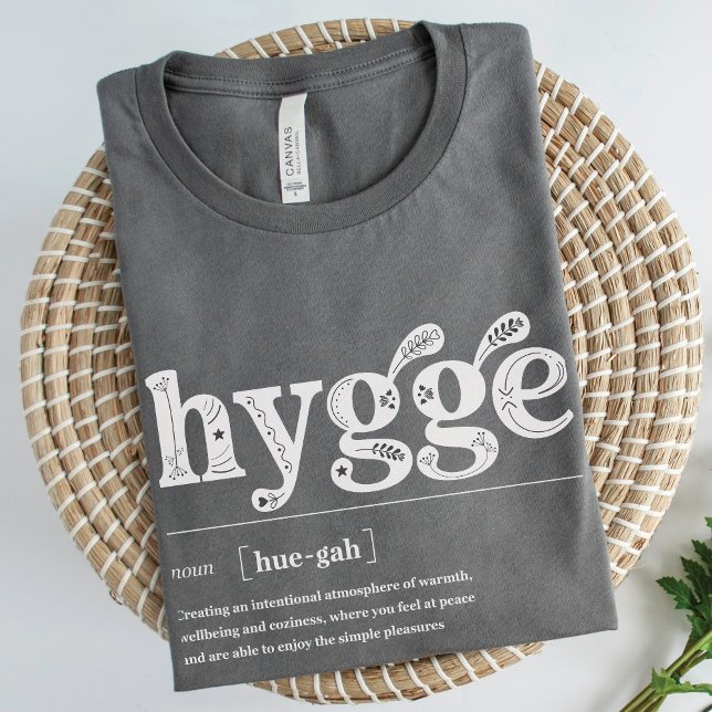 Camiseta Definição de Hipertensão Inspirativa Nórdica Flora (Hygge Definition Cozy Danish Scandinavian comfort inspirational meaning t-shirt gift  asphalt gray)
