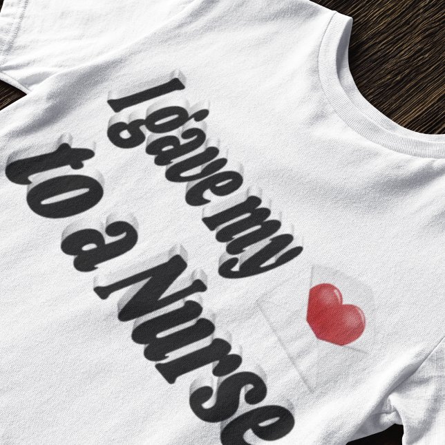 Camiseta Dei meu coração a uma enfermeira (Criador carregado)