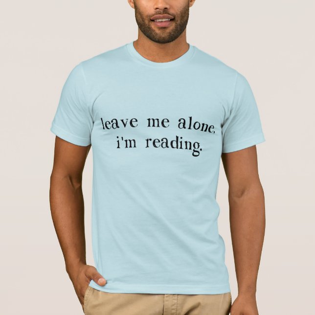 Camiseta Deixe-me me sozinho estão lendo (Frente)
