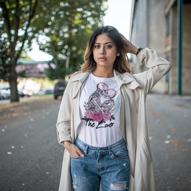 CAMISETA DEIXE O AMOR ROMANCE DO CASAL FLORAL DO ESQUELETO (Criador carregado)