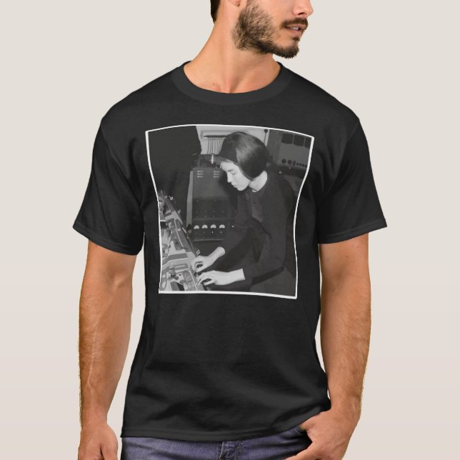 Camiseta Delia Derbyshire Classic T-Shirt (Frente)