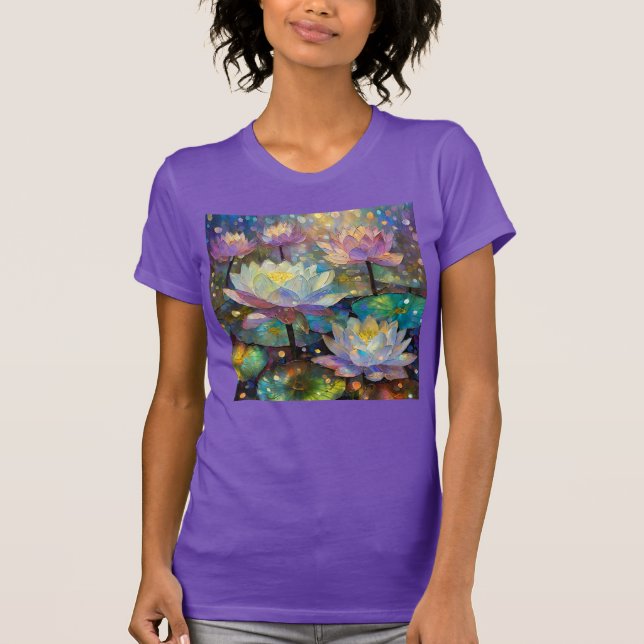 Camiseta Delicate Lotus Flowers Blossoming in the Snow (Frente)