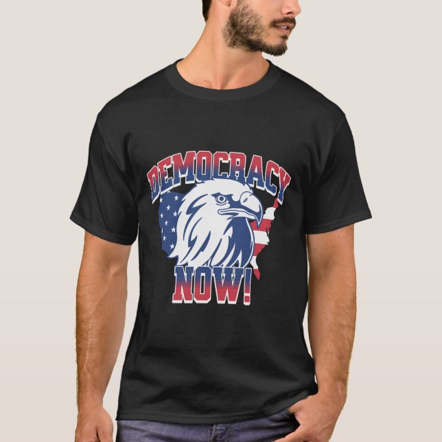 Camiseta Democracia Agora Vote Kamala Harris 2024 Democrata (Frente)