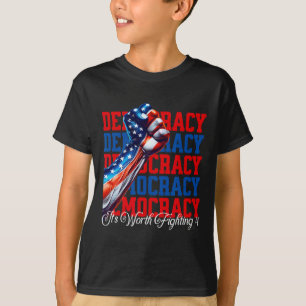 Camiseta Democracia Anti-Trump Vale a Pena Lutar 4