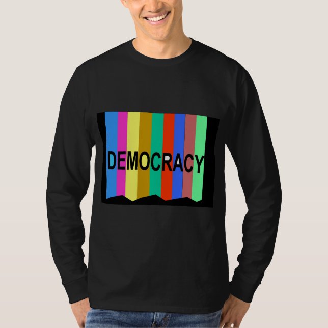 Camiseta DEMOCRACIA ... Está na votação de 2024 (Frente)