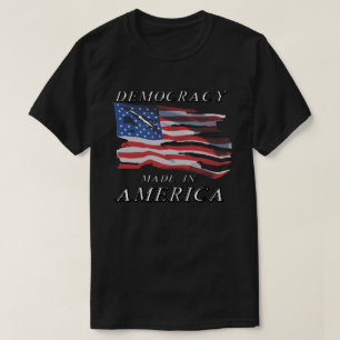 CAMISETA DEMOCRACIA FEITA NA AMÉRICA