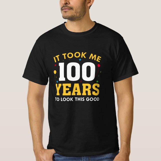 Camiseta Demorei 100 Anos Para Parecer Bem (Frente)