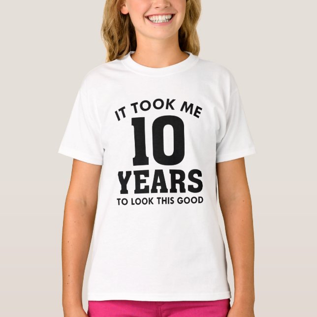 Camiseta Demorei 10 Anos A Ver Isto Bem (Frente)