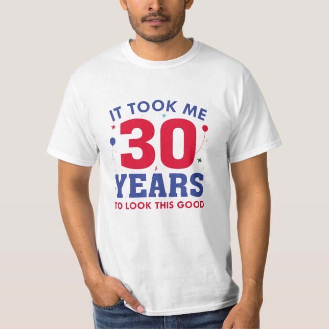 Camiseta Demorei 30 Anos Para Parecer Bem (Frente)
