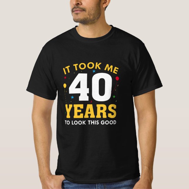 Camiseta Demorei 40 Anos Para Parecer Bem (Frente)