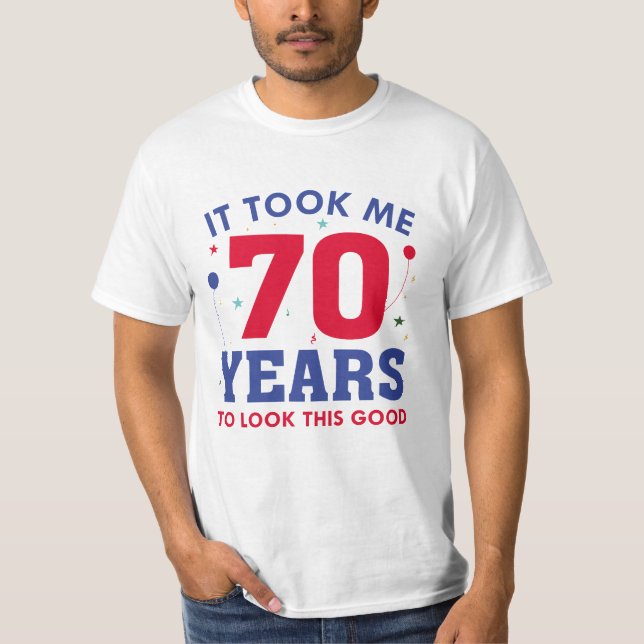Camiseta Demorei 70 Anos Para Parecer Bem (Frente)