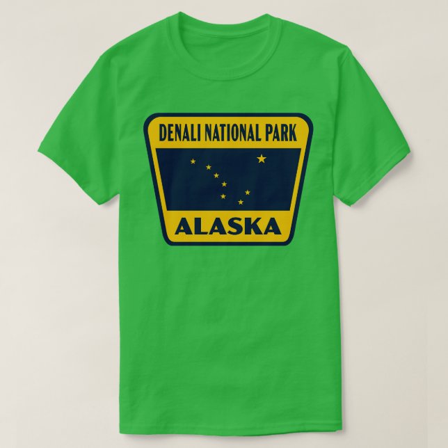 Camiseta Denali National Park Alaska Retro Crachá Amarelo (Frente do Design)