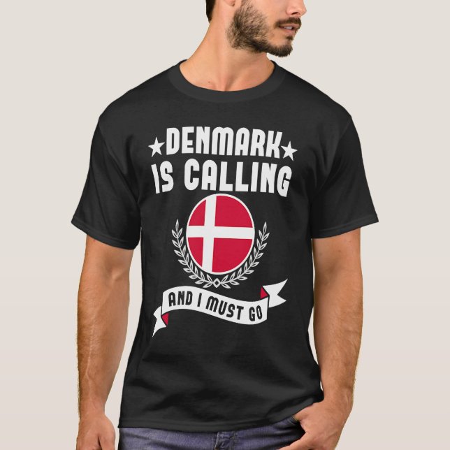 Camiseta Denmark Is Calling And I Must Go Souvenirs Danish  (Frente)