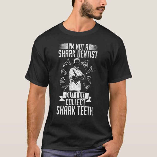 Camiseta Dentes De Tubarão Que Recolhem Fóssil Fóssil També (Frente)