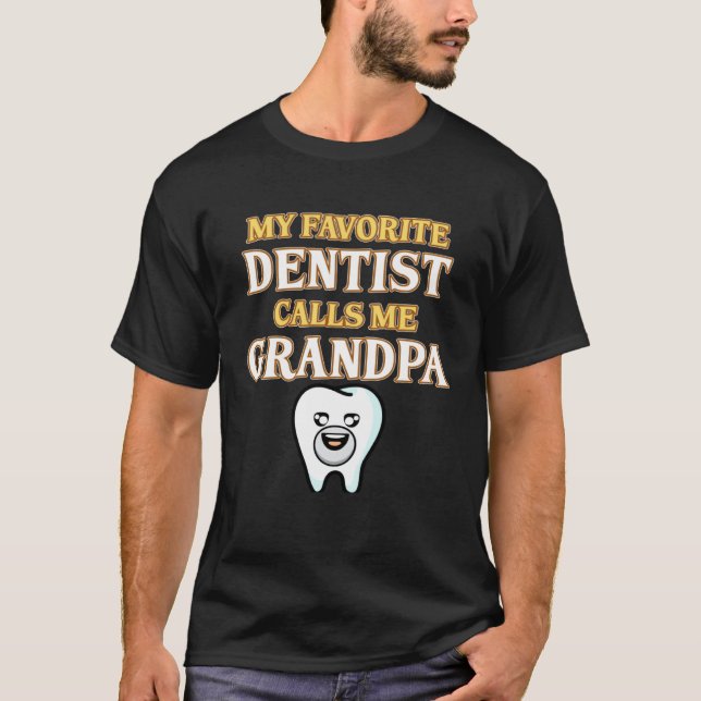 Camiseta Dentist Calls Me Grandpa Orthodontist Dental Surge (Frente)