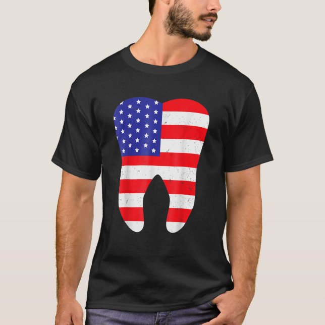 Camiseta Dentista Patriot Tooth Flag Us 4 de julho Dental (Frente)