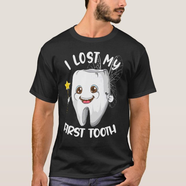 Camiseta Dentista Perdi Minha Primeira Prática Dental Dente (Frente)