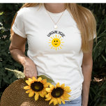 Camiseta Dentro de T-Shirt sunshine<br><div class="desc">Espalhe a luz do sol com esta camiseta empoderadora,  "dentro sunshine"! Coleção de correspondência disponível!</div>