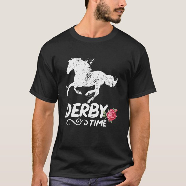 Camiseta Derby Time Y All Horses Horse Racing Festival (Frente)