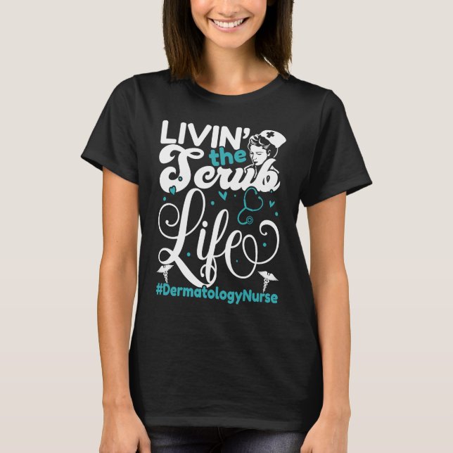 Camiseta Dermatology Nurse Living The Scrub Life For A Derm (Frente)