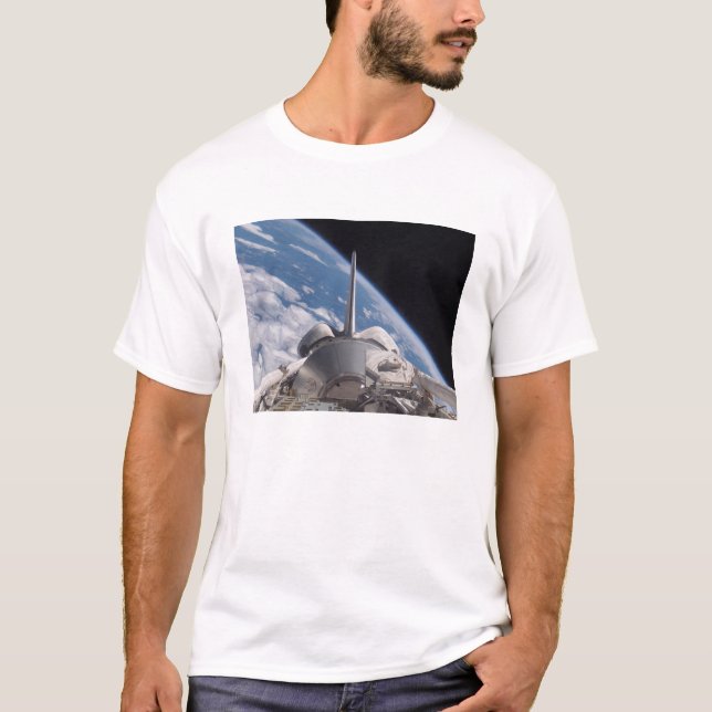 Camiseta Descoberta do Shuttle do Espaço recuada pela Terra (Frente)