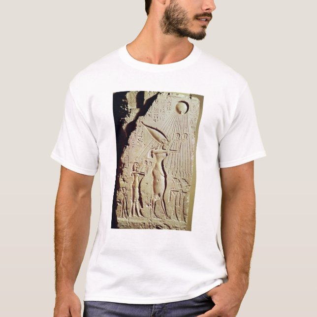 Camiseta Descrevendo Amenophis IV, Nefertiti e filha (Frente)