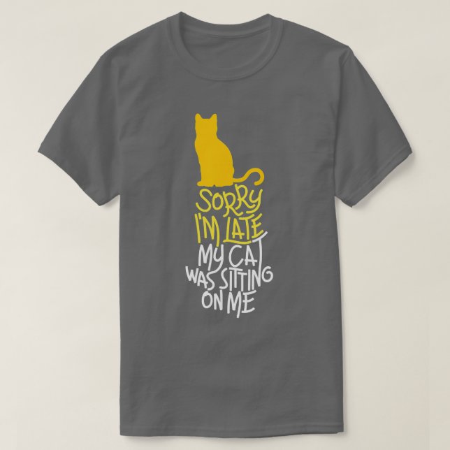 Camiseta Desculpe, estou atrasado, meu gato estava sentado  (Frente do Design)