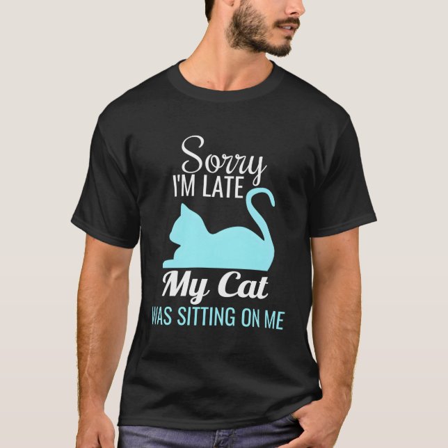 Camiseta Desculpe, Estou Atrasado Meu Gato Estava Sentado E (Frente)