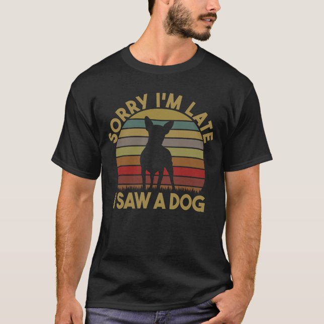 Camiseta Desculpe, estou atrasado. Vi um Cachorro Engraçado (Frente)