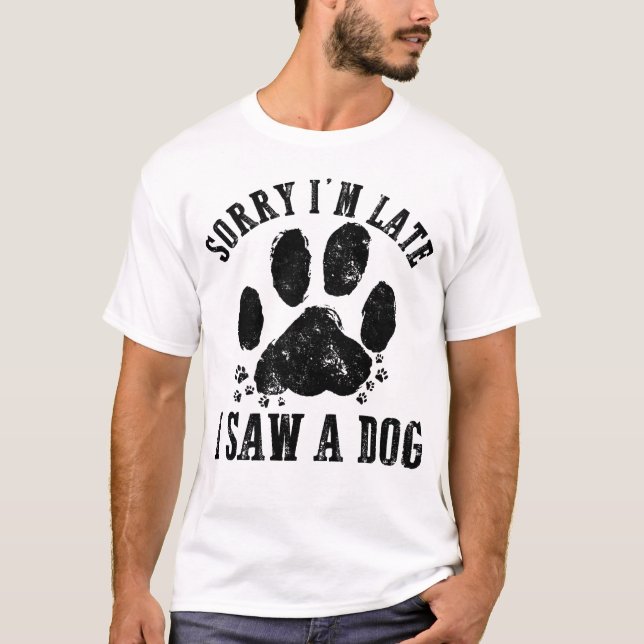 Camiseta Desculpe, estou atrasado, vi um cachorro sobrevoan (Frente)
