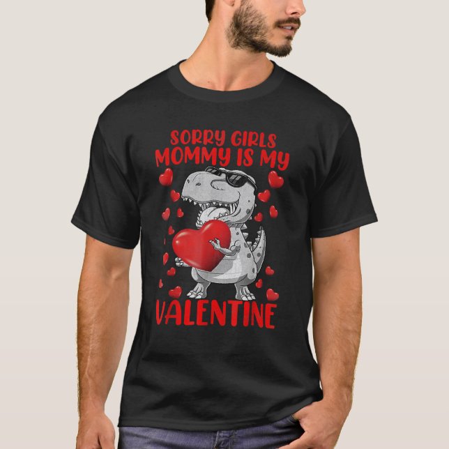 Camiseta Desculpe Meninas Mamãe É Meu Dinossauro Namorados  (Frente)