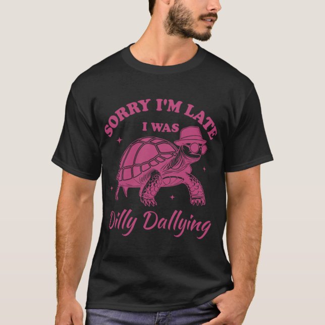 Camiseta Desculpe o atraso, eu estava enrolando rapaz (Frente)