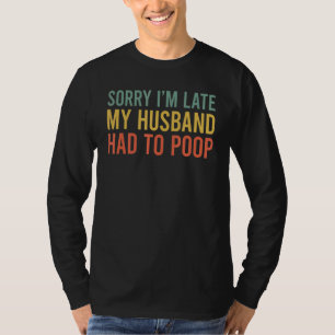 Camiseta Desculpe o Atraso Meu Marido Precisava Cagar Espo