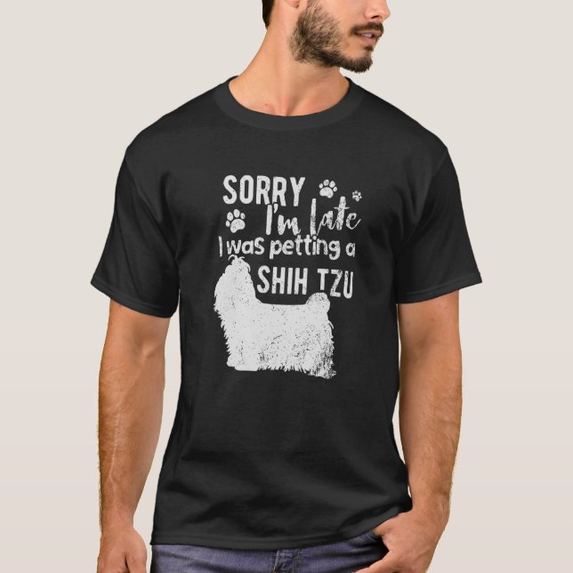Camiseta Desculpe O Atraso Que Eu Estava Pegando Um Shih Tz (Frente)