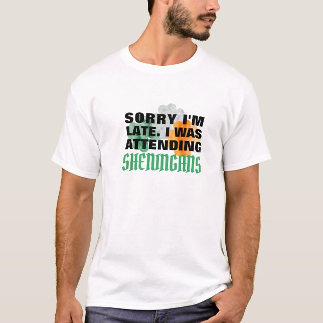 Camiseta Desculpe o atraso, Shenanigans me manteve, irlandê (Frente)