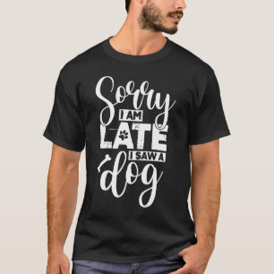 Camiseta Desculpe o Atraso, Vi um Cachorro
